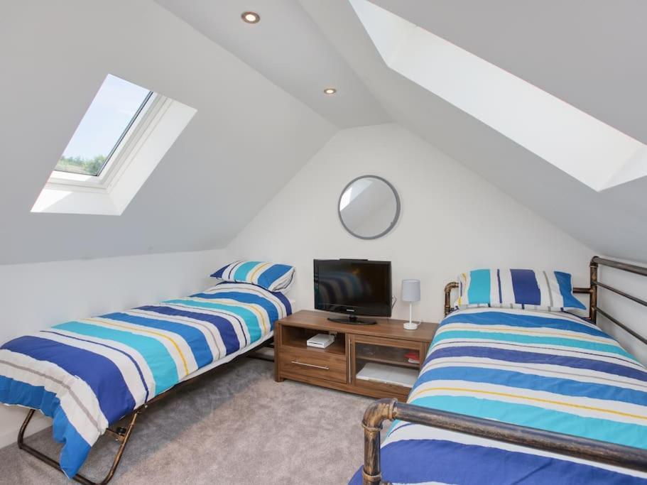 Lovely Holiday Home In Lyme Regis - Sleeps 8 מראה חיצוני תמונה